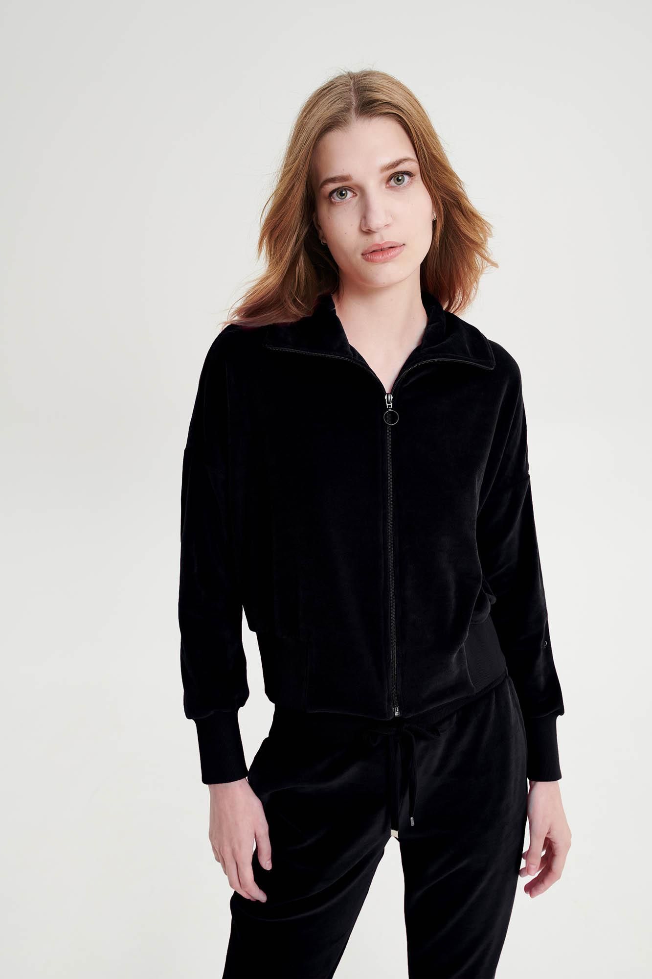 Обикновен анцуг с цип