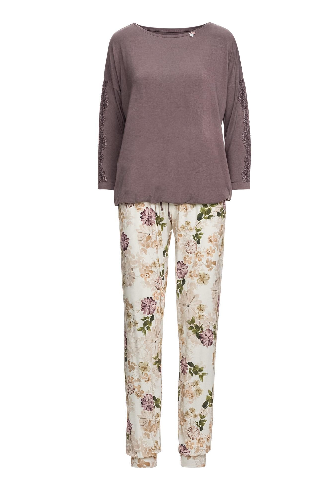 Kvetinové dámske pyžamo