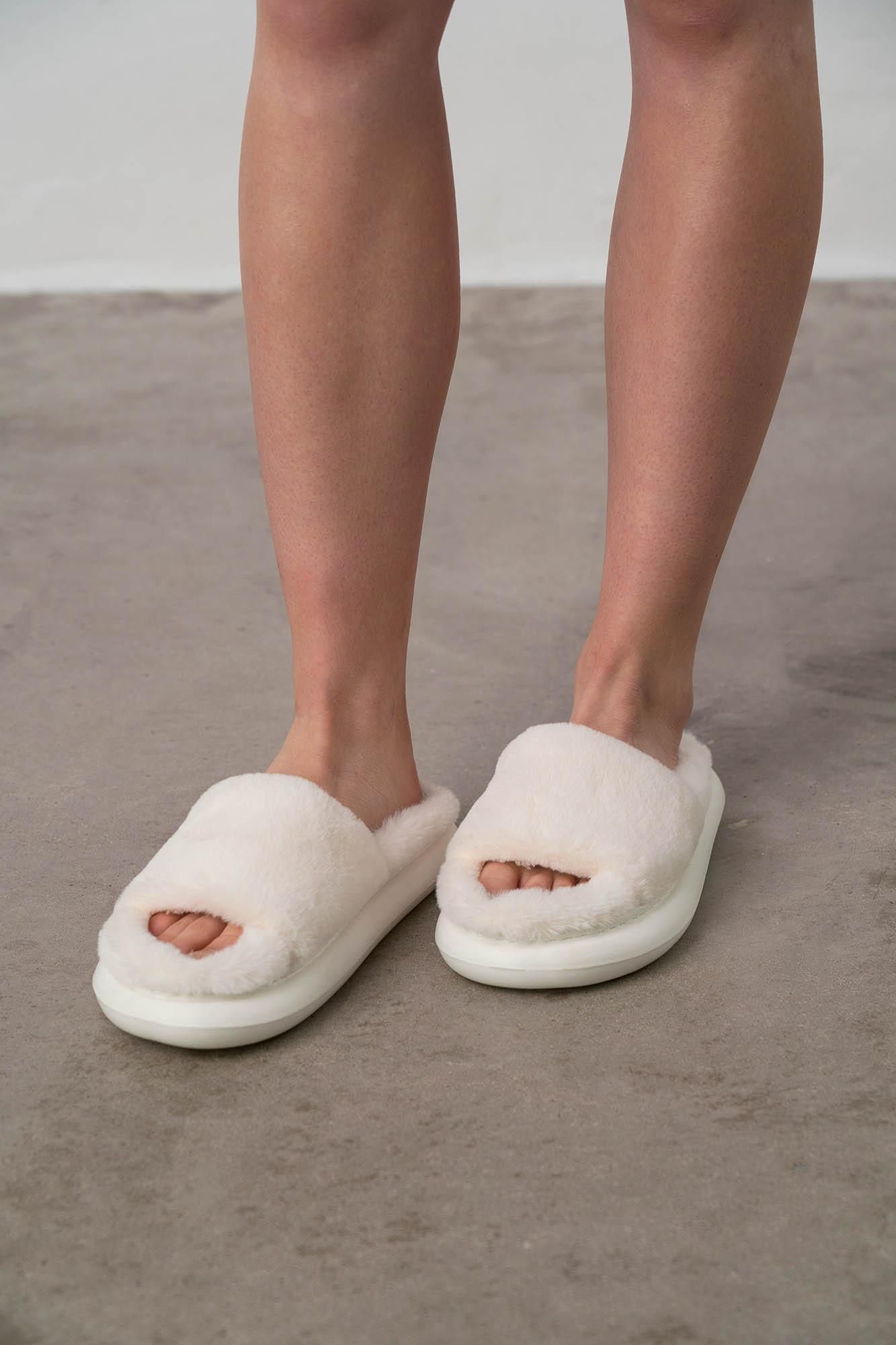 SOFT SLIPPERS 100% POLYESTER