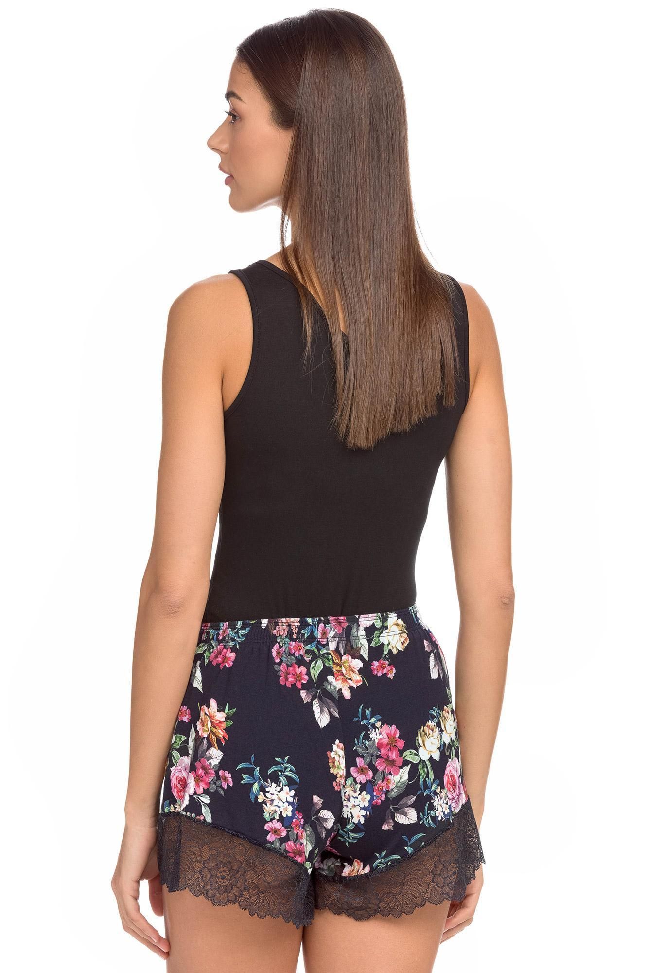 Women’s shorts in floral design