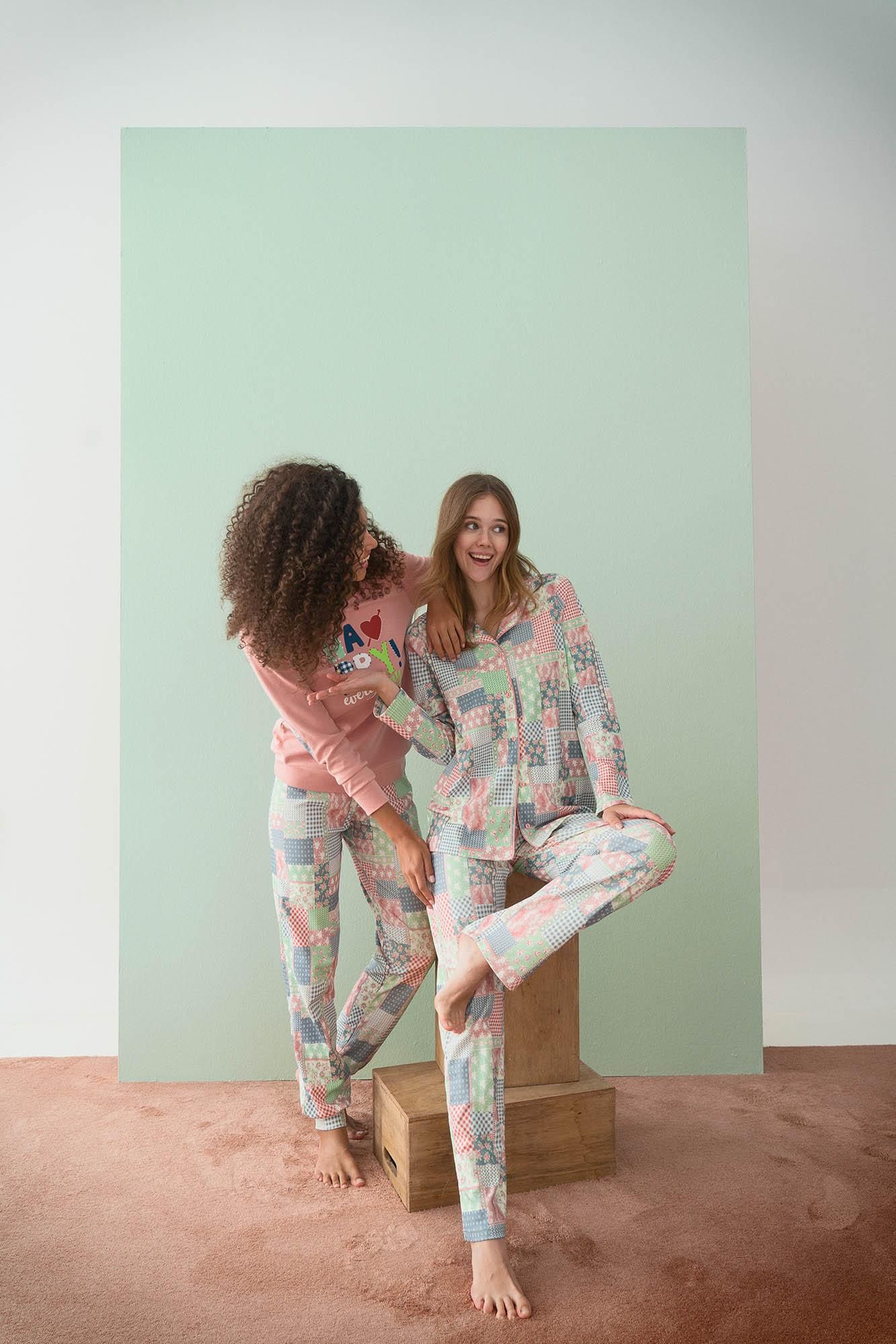 Pizsama gombokkal