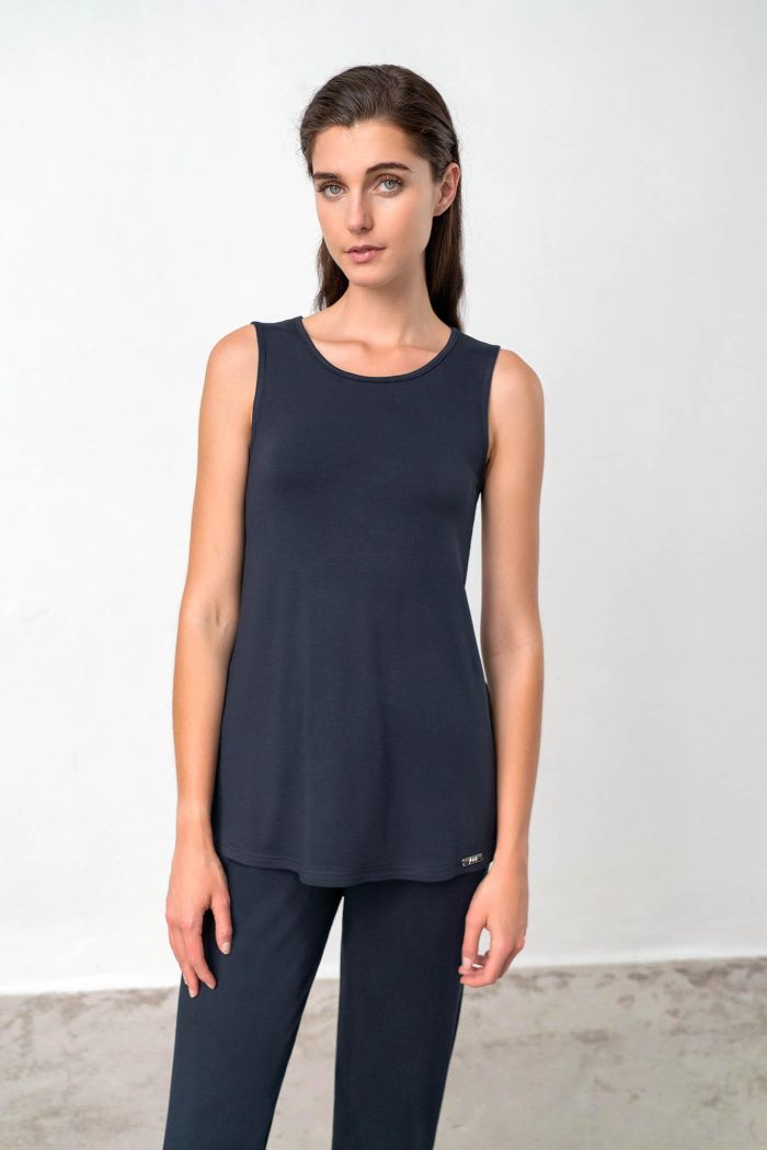 Plain Sleeveless Top