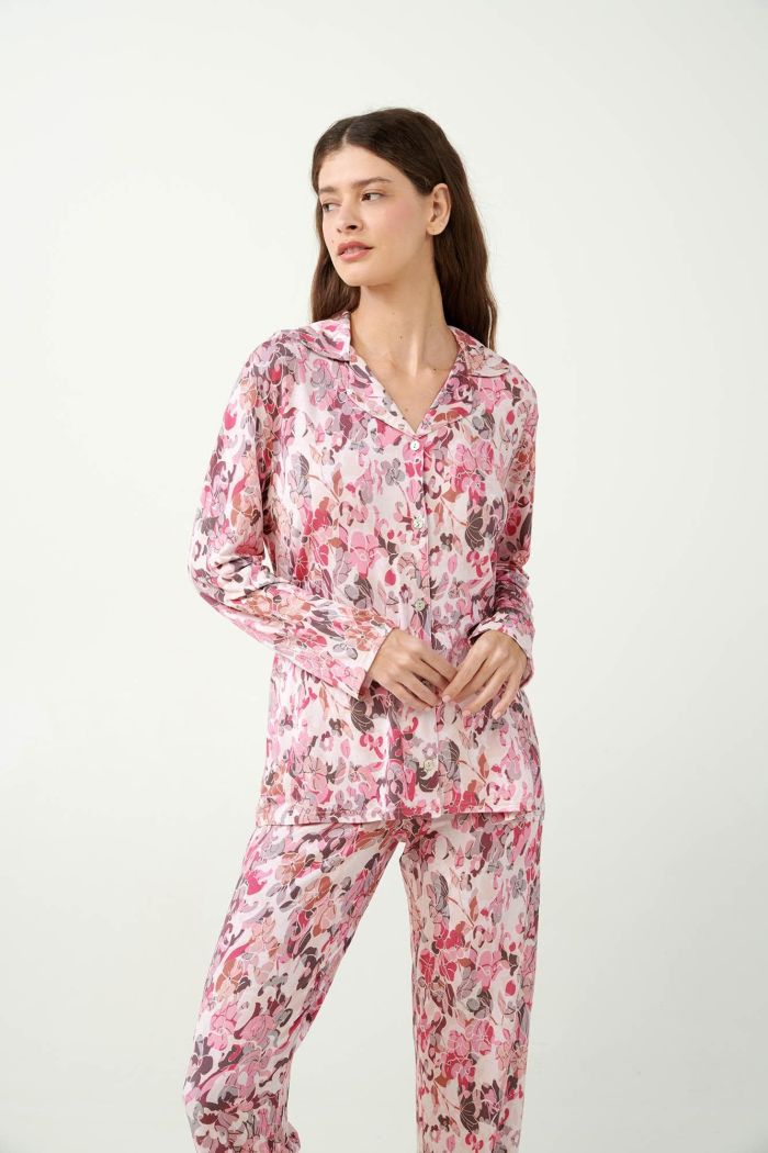 Geknöpfter Pyjama mit Blumenmuster