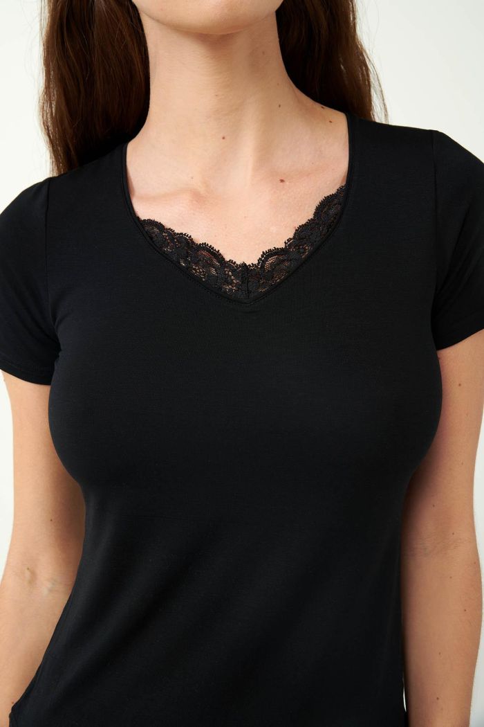 Elegantes Micromodal T-Shirt mit Spitze