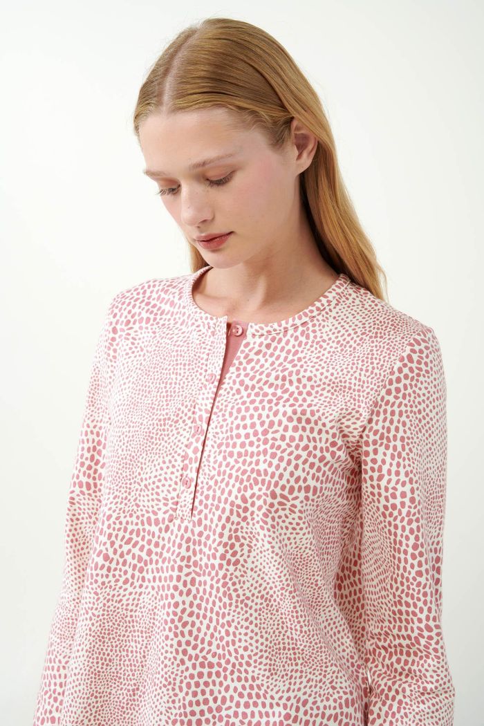 Rosa Pyjama mit Leopardenmuster