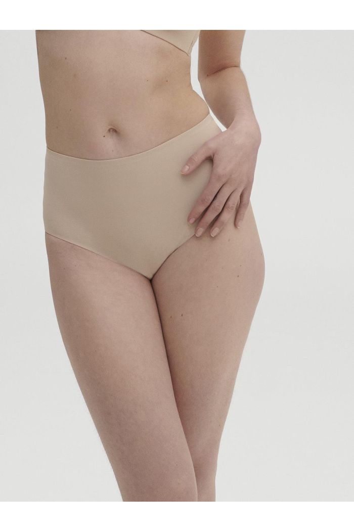 Simone Perele  Brief